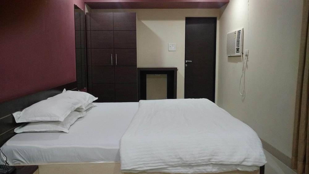 Pals Hotel Mumbai Exterior photo