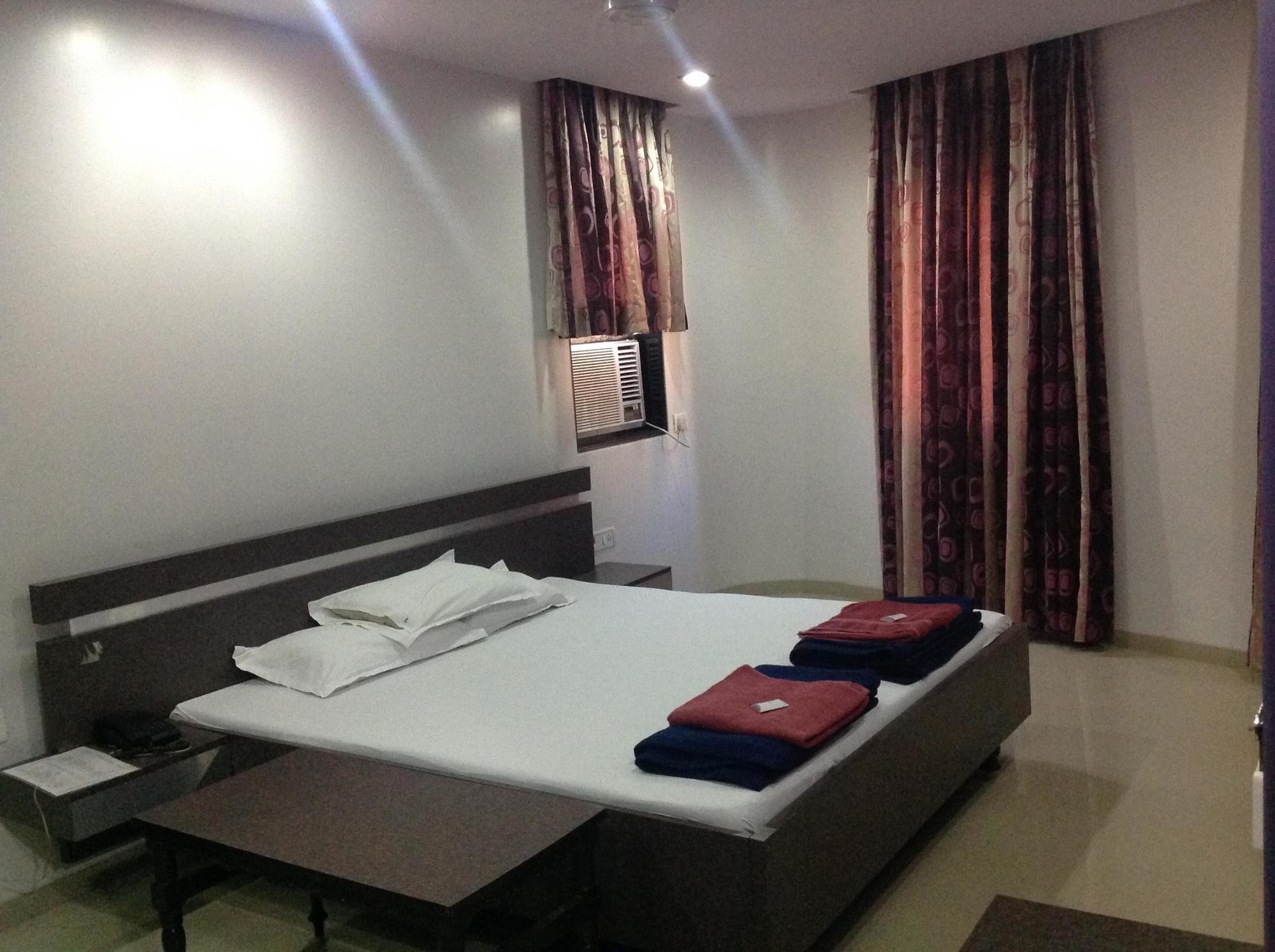 Pals Hotel Mumbai Exterior photo