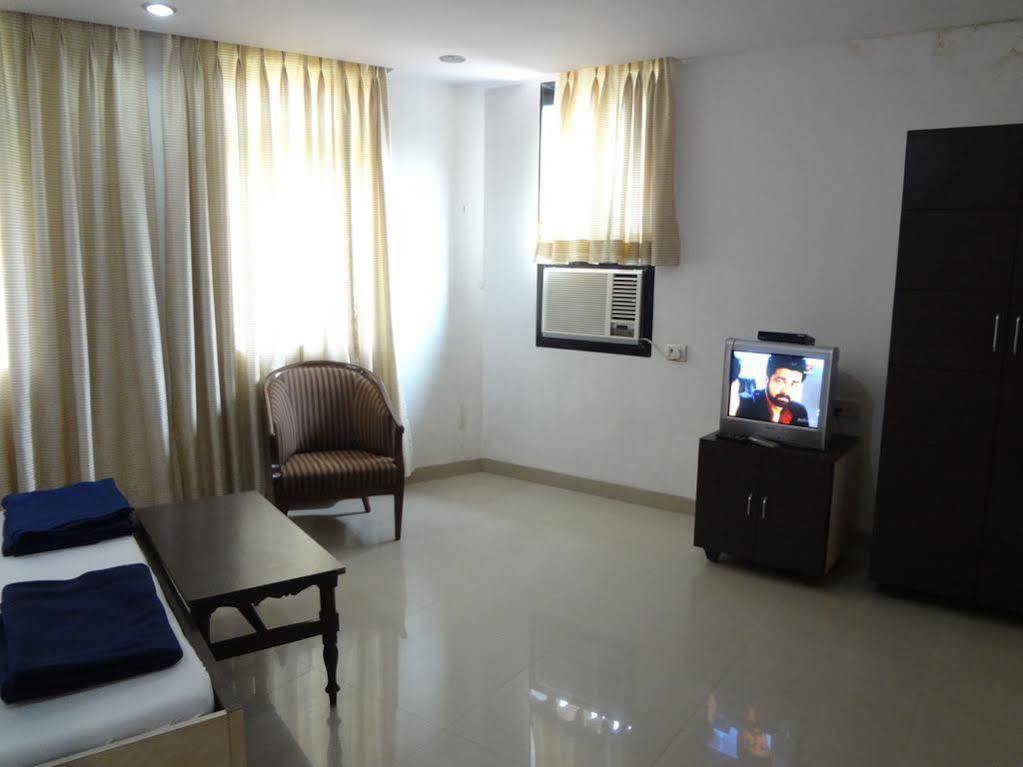 Pals Hotel Mumbai Exterior photo