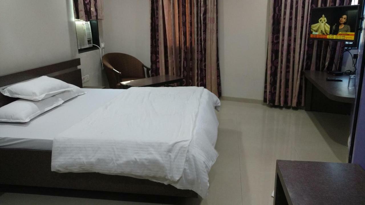 Pals Hotel Mumbai Exterior photo