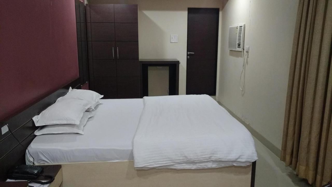 Pals Hotel Mumbai Exterior photo