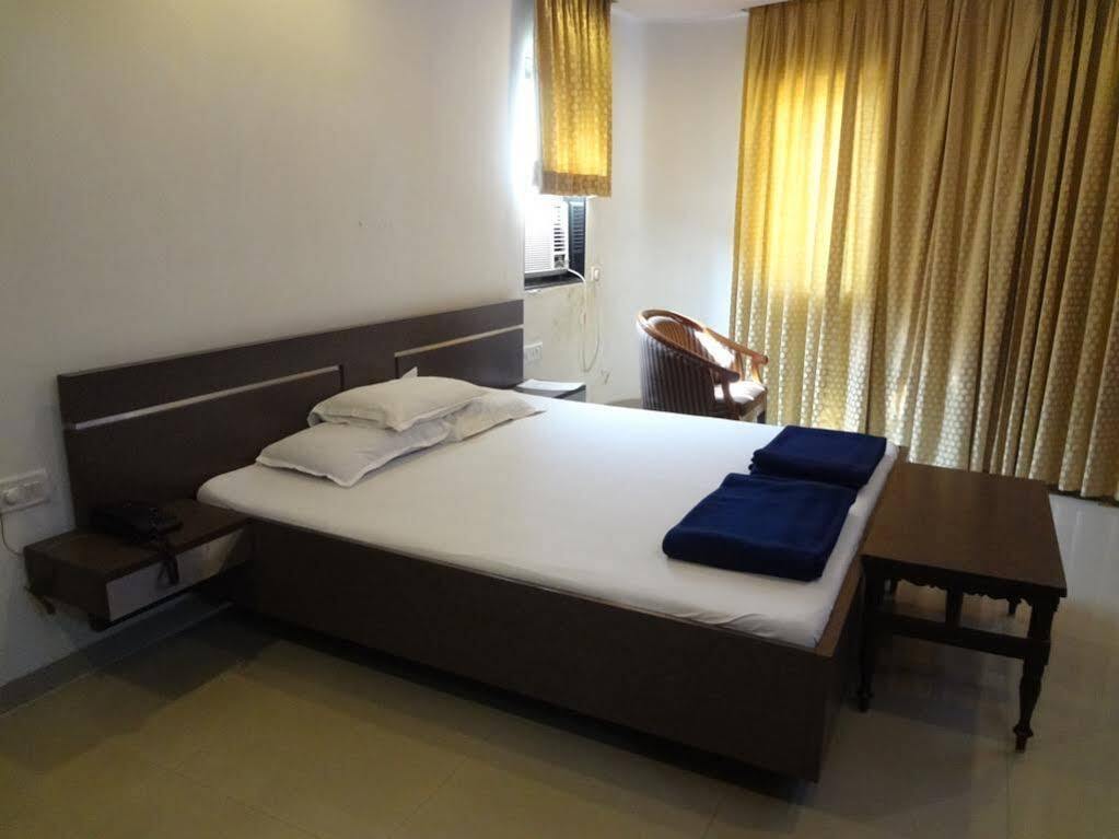 Pals Hotel Mumbai Exterior photo