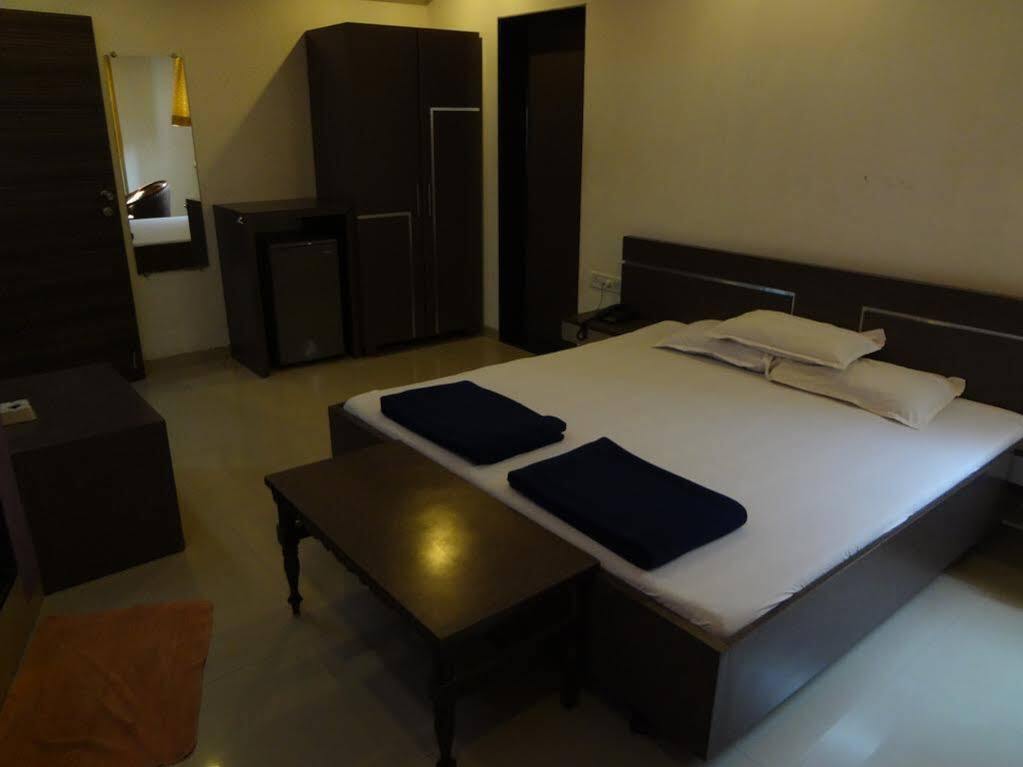 Pals Hotel Mumbai Exterior photo