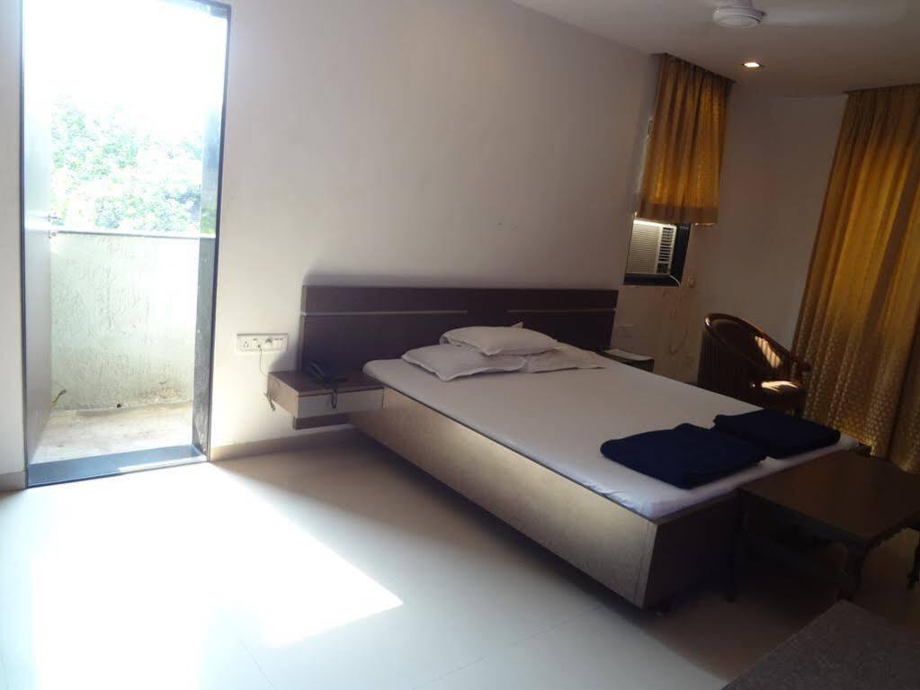 Pals Hotel Mumbai Exterior photo
